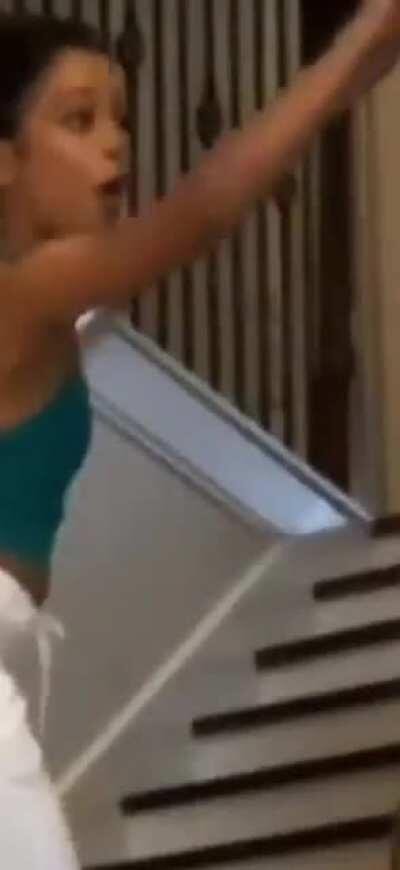 Liza damaged mom's wall in crazy vlog