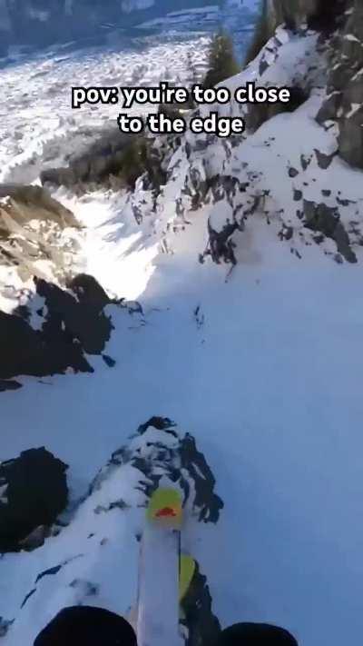 Подъехал слишком близко к краю