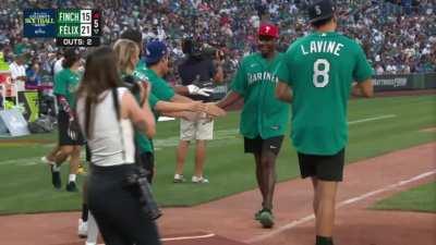 [Highlight] Donovan Mitchell crushes a 2-run home run to dead center!