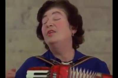 Редкие кадры. Бригада сантехников-ударников отмечает досрочно сданный объект по линии Минздрава. Осака, Япония, 1993 год.