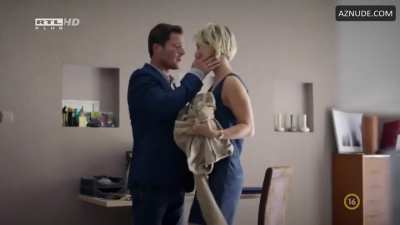 Julia Ubrankovics cheats on her boyfriend in Válótársak (2017)