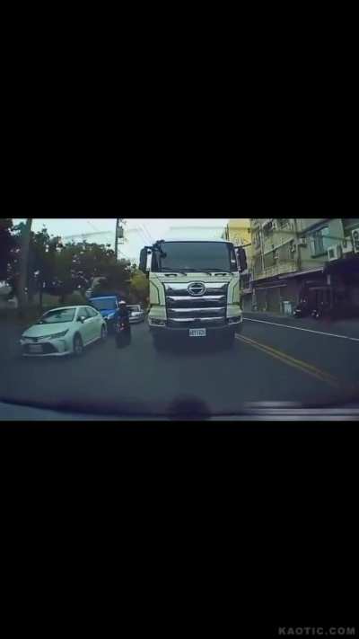 [LFO] driving in front of truck. Gets rolled over because trucker didn't know you where there