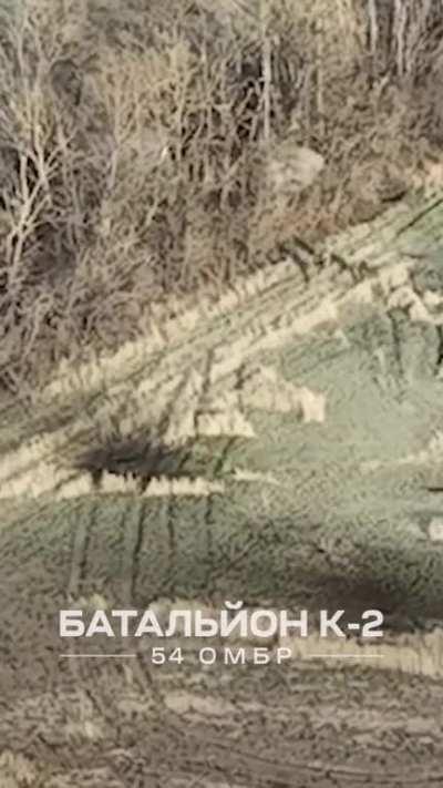 Ukrainian T-72 tank of the 54th Mechanized Brigade destroys group of Russian infantry.