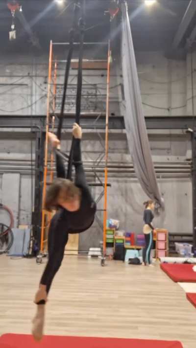 trying aerial straps for the first time ✨