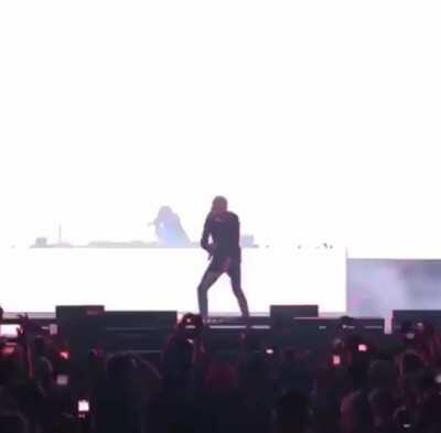 POV: you’re at the live recording session of molly with carti’s goons