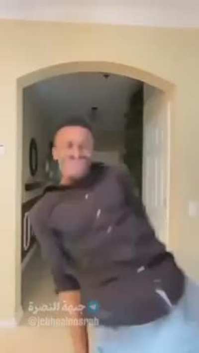 آقا پیجشو پیدا کردم اینه: thatoneguy.ig