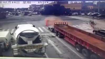WCGW pressing brake pedal at last moment with unsecured load.