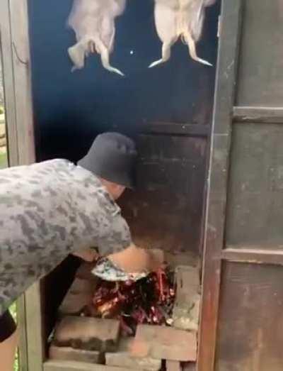 To smoke the chickens
