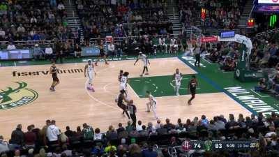 [Highlight] Jalen Green hangs in the air and switches to the left hand for the tough finish HOU@MKE 12.17.2023