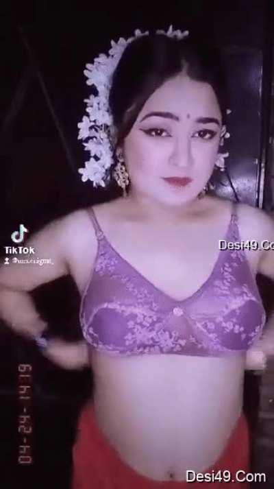 😍 Bengali bhabhi full nude masturbating💦 with eggplant🍆 and recording for hubby videos Collection total 9 videos.. Link in comments