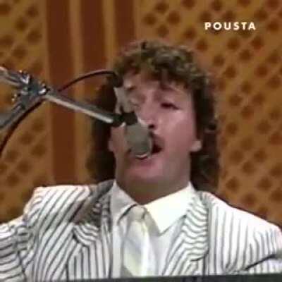 Como olvidae cuando revelaron la cara de uno de los integrantes de daft punk