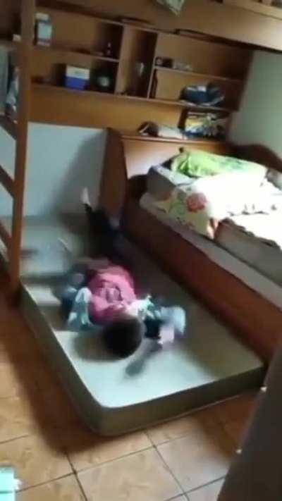 savasma sevis felsefesini savasarak sevisen bu gencimize her upvote bir helal olsun