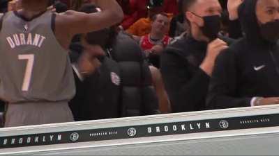 [Highlight] James Harden splashes a triple and DeRozan doesn't even put a hand up