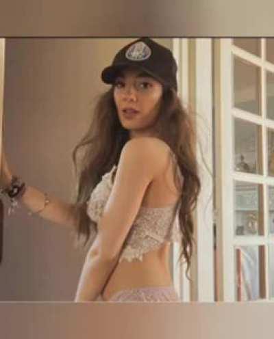 Essaye de ne pas bander ni gicler sur Arthemis12