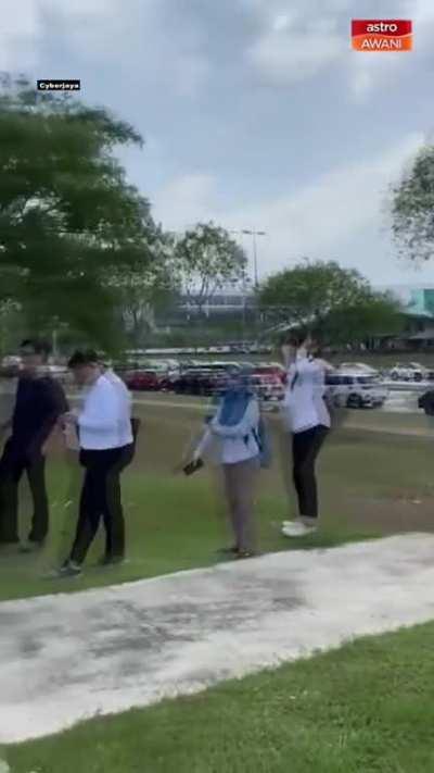 6000 people turned up for Tesla’s walk in interview