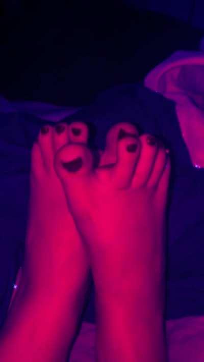 Let me step on your face with my red feet 👅
