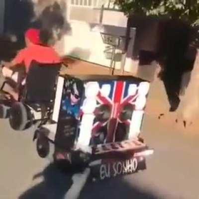 Ismael chegando na biqueira