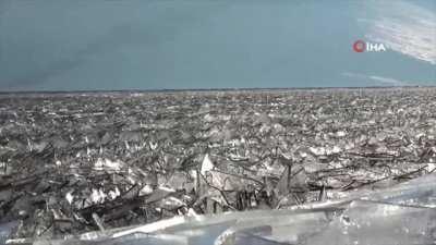 🔥 The frozen lake thaws due to the temperature rise and this fascinating sight emerge. (Turkey/Çıldır Lake)