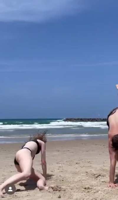 Joey’s Epic Ass On Holiday 🍑🍑🍑