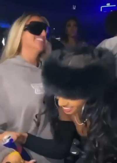 Imagine getting to dryhump rubi rose 🤤