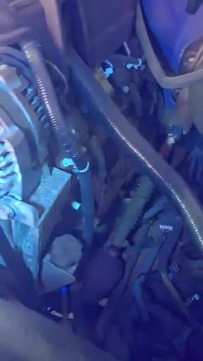 Does this engine look flooded or has water damage?
