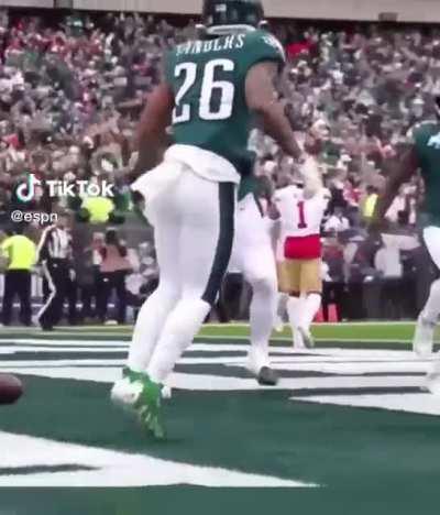 kelce looking like rage 😭😭