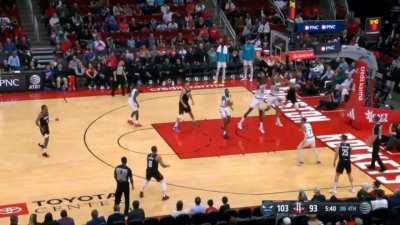 [Highlight] Eric Gordon fumbles and drops a pass with nobody around him