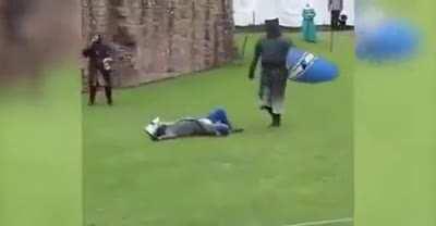 How new players THINK the Shield Master feat works...