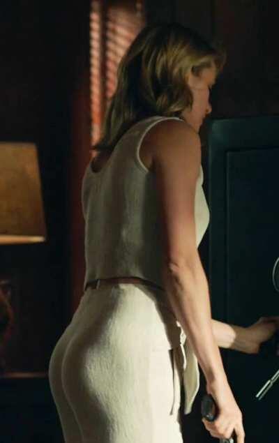 Shantel VanSanten looking like a snack