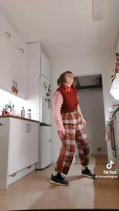 She lowkey hittin it😭