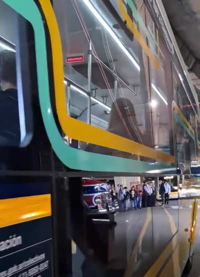 Hola... Soy un colectivo eléctrico. No puedo ir muy rápido, ni muy lejos.