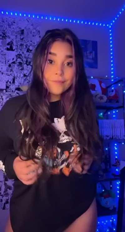 I wish more older men were into eating my young Latina pussy until I cum