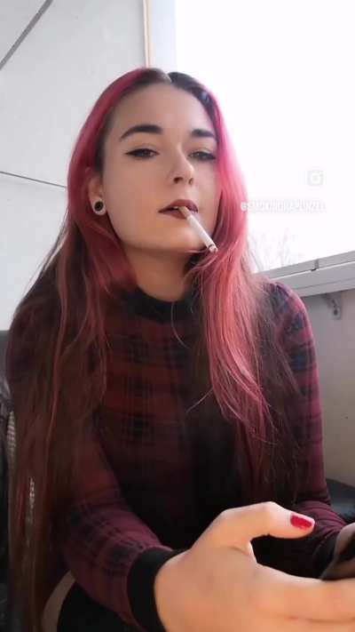 Dangling a Marlboro red❤️