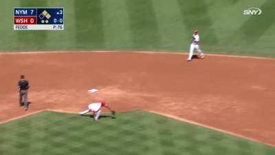 [Highlight] Jonathan Villar finds the hole in the infield to record his 7th straight hit