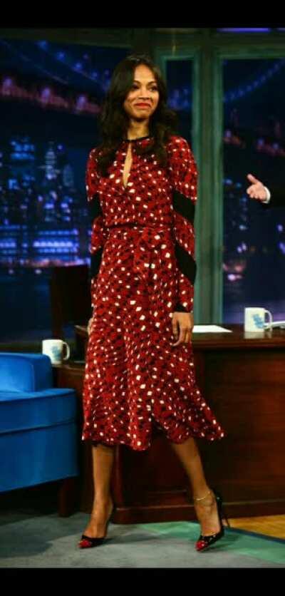 Zoe saldana slowly raises her long red dress to reveal her hot cross legs (Jimmy fallon, may 17 2013)
