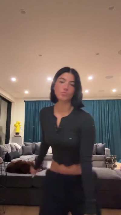 Charli damelio ass🔥🔥🍑🍑