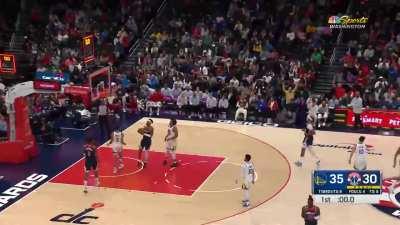 [Highlight] Kyle Kuzma hits the buzzer beater from halfcourt!