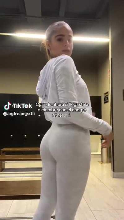 que buen culo de puta para romper y llenar de leche hasta que chorree