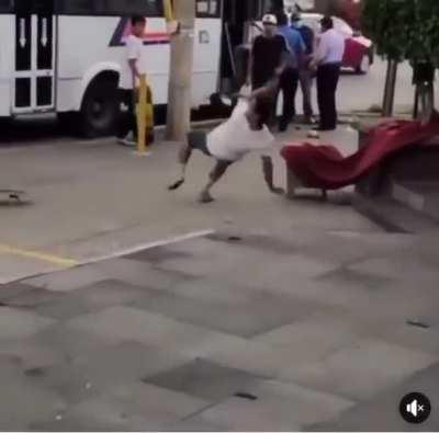 Goe!! me cayó bien tu morr@. Como se conocieron??