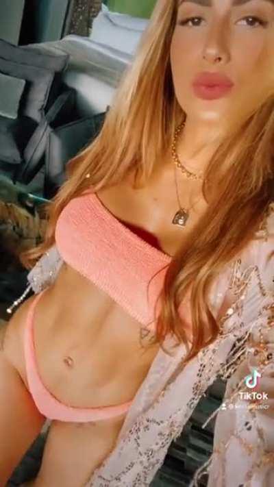 Kenia Gonzalez (@keniamusicr)