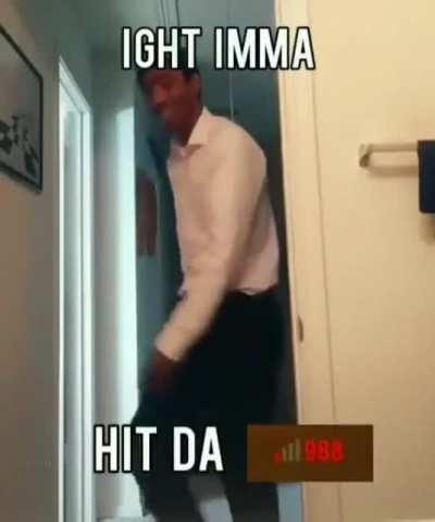 El ql con el portatil que le regalo el estado: