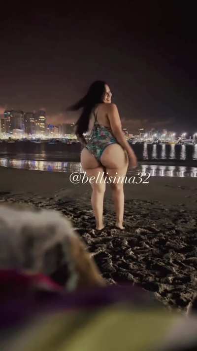Fat Ass Latina Milf Shows Off Her Huge Cheeks