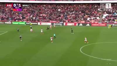 Raya sprinting back to retrieve the ball vs West Ham 90+8'