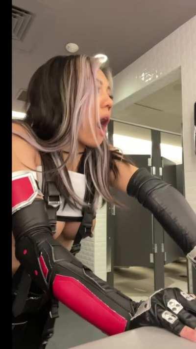 Something about doing it in public just does it for me 🙈