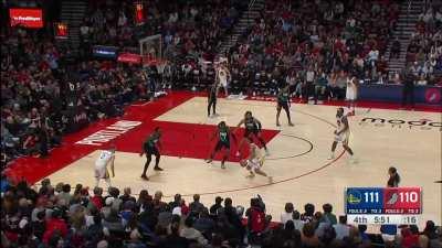 [Highlight] Jordan Poole with a step back filth for 36!