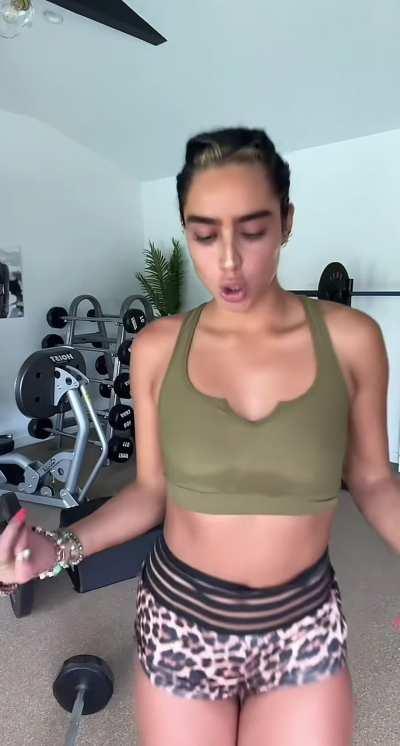 Sommer dancing while working out | TikTok August 2023