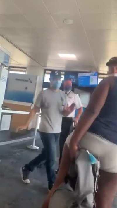 Another anti masker refused to board flight.