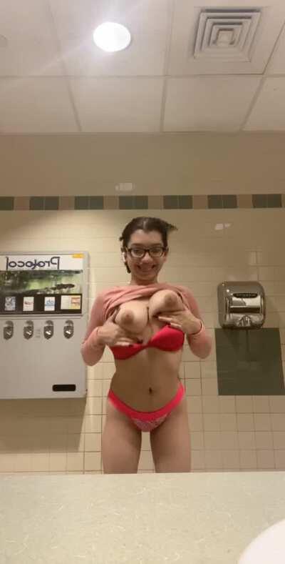 Quick little Flash Strip I did at my Local Mall, almost got caught at the end! 😅 [F] [18]