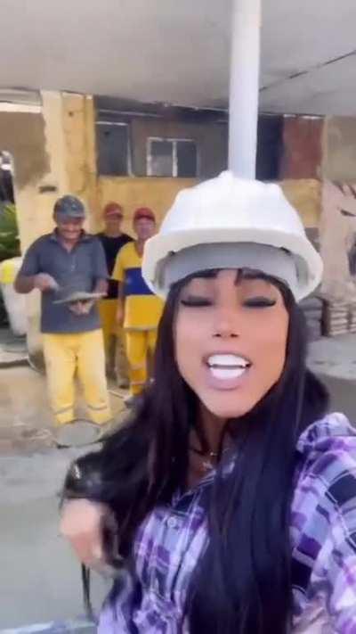 MC Naninha engenheira.