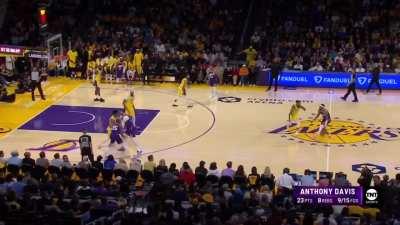 [Highlight] Suns give up a 10-0 run with KD on the bench; KD checks in and immediately hits a 3